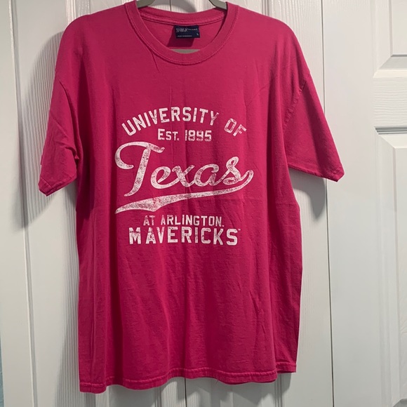 University of Texas at Arlington T-Shirt - Picture 1 of 4